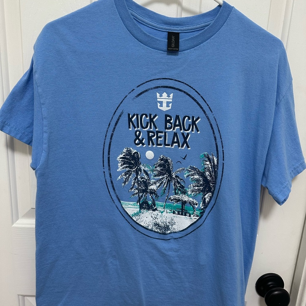 Gildan Blue 'Kick Back & Relax' Palm Graphic Tee men’s size medium